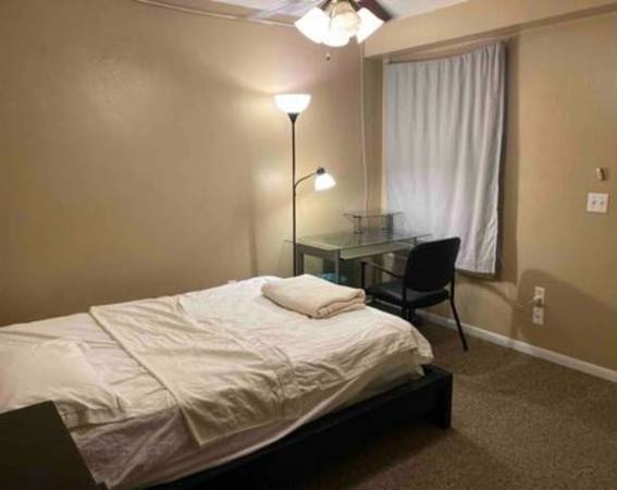 $899 / 2br - 1500ft2 - One Bedroom with Private Bathroom in Two Bedroom Apartment by UF Campus (Gainesville)63823034791425122