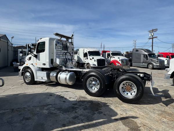 2020 Peterbilt 567 SUPER CLEAN - Photo 4