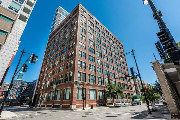 $1,300 / 1br - 1084ft2 - Spacious 1-bedroom, 1-bath condo (Chicago)63844192997121120