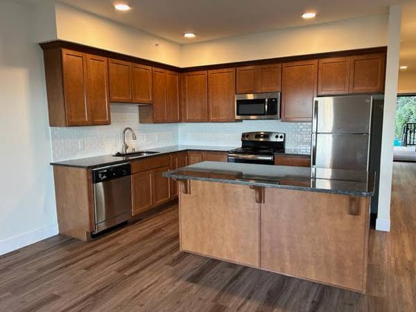 $2495.00 / 2br - 1200ft2 - Bay View Unit for Rent - Top Floor!63920958636547121