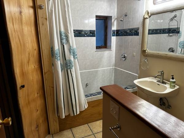 $2,200 / 1br - 750ft2 - - (utilities included) - Cozy Girdwood Flat (Girdwood, AK)64014172969218123