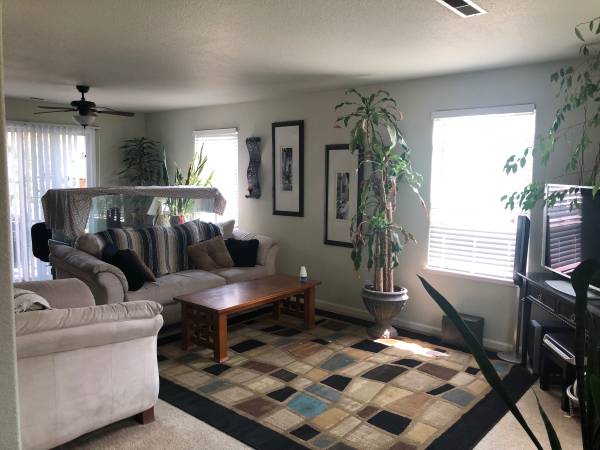 $795 / 4br - Gran Habitación/techos altos (santa rosa)63994100842370120