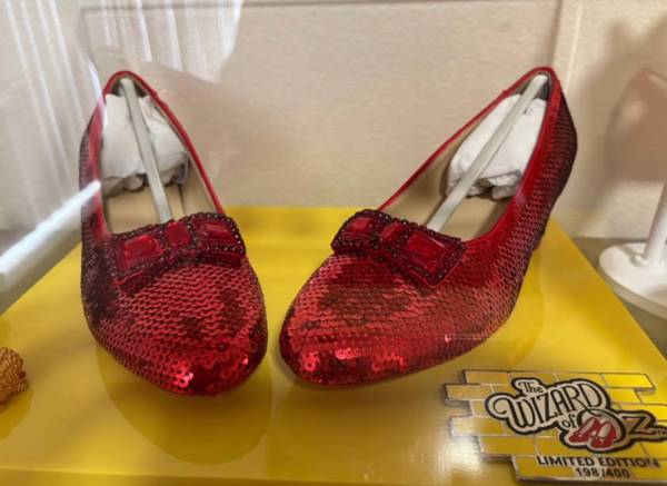 Icon replica Ruby Red Slippers 1