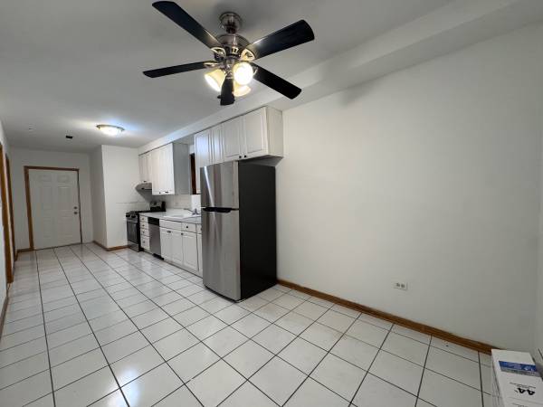 $1,950 / 2br - WICKER PARK: MASSIVE 2 BED 1 BATH S/S D/W DINING FIREPLACE HEAT INC (Wicker Park)63898600812674123