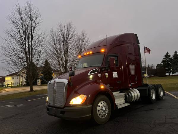 2018 Kenworth T680 / Motor Paccar (455 hp) - $23,000 (Automático/ 600..K Millas/ Camión limpio como nuevo)63618890929155122