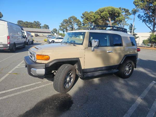 2011 Toyota FJ Cruiser - $26,999 (south san francisco)63624065883523123