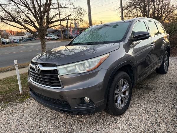 2015 Gray Toyota Higlander (financing available) 1
