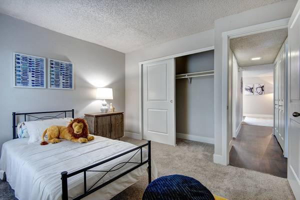 $1,835 / 2br - 880ft2 - Lavadora/Secadora en Cada Hogar, Ubicado en Lakewood, 2B/1B (8022 83rd Avenue Southwest, Lakewood, WA)63884887630465124