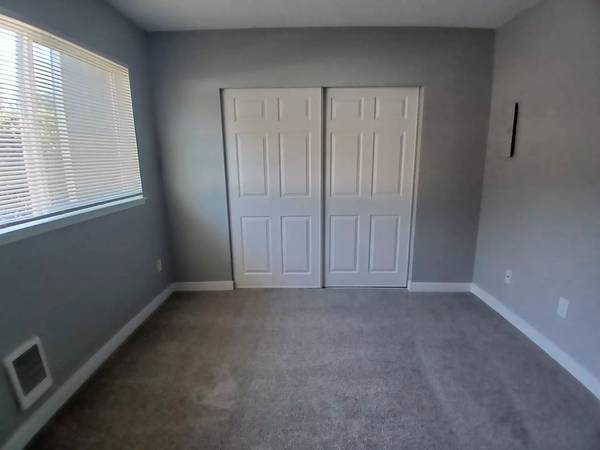 $1,850 / 2br - 860ft2 - Beautiful 2 Bed / 1 Bath Layout, Tons of Light. Call for a Tour! (Kent)64031305834883123