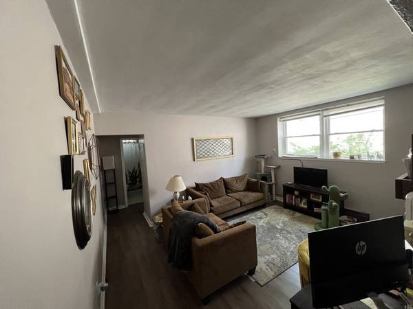 $930 / 1br - STEPS AWAY from MOUNDS BLVD-FULLY RENOVATED:heat, water & waste incld (Daytons Bluff)63990232529666123