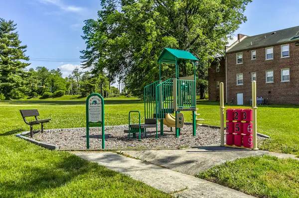 $960 / 1br - Limited-time Special: No App Fees & Reduced Rents at Westhills Square (Baltimore)63694891611779123