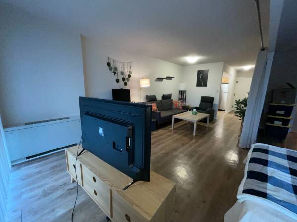 $2,400 / 1br - 628ft2 - Windsor House 1B1B Becoming Available! (LOGAN CIRCLE)63779441994241121