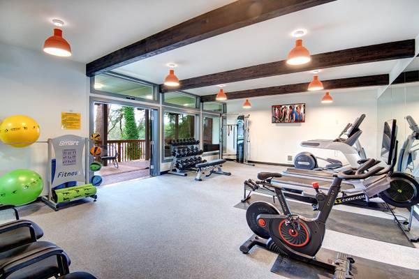 $1,839 / 2br - 880ft2 - Renovated, Outdoor Fitness Center, Free Weights (8022 83rd Avenue Southwest, Lakewood, WA)63874306268675122
