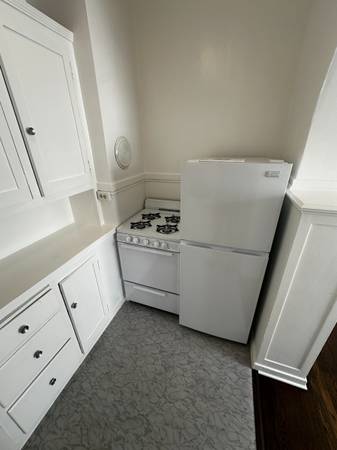 $2,950 / 500ft2 - Super Quiet Sunny Stu. Top Flr Prime Location Rent Controlled (lower pac hts)63847325990915124