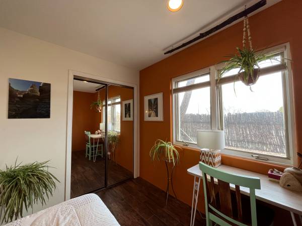 $1,300 / 2br - 1080ft2 - Room for Rent – Centrally Located, Furnished (Cerrillos Estates)63806092379395122