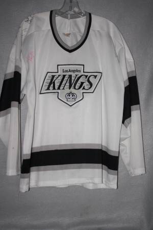 1990 L.A. Kings Jersey Gretzky Robinson & 17 More Signatures w/Schemat 1