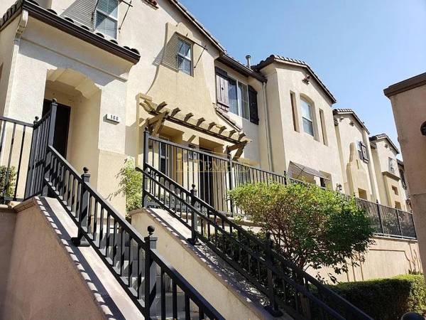 Comfy 2 bed/ 2.5 bath  Condominium @168 Parc Place Dr 1