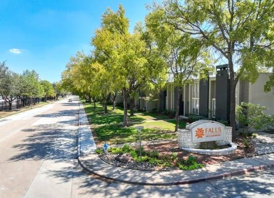 $1,085 / 1br - 804ft2 - Dishwasher, Large Closets, Ceiling Fan (613 Clearwood Drive, Richardson, TX)63796326942849120