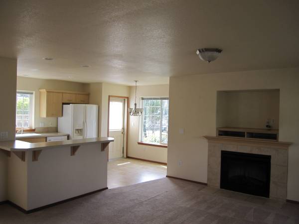 $2,300 / 3br - 1566ft2 - Modern two-storey home close to the beach (Rockaway Beach)63956923309954121