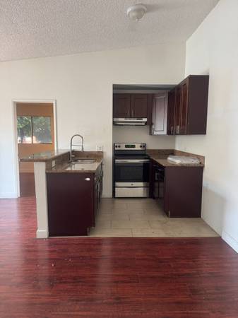 Very Spacious Modern 2 bd/2ba for rent 1
