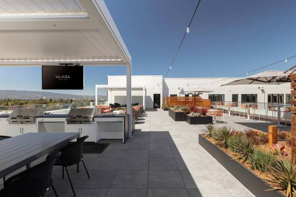 $5,329 / 2br - 1044ft2 - Exceptional 2 BR-Artfully Designed, Steps from Rooftop Deck (menlo park)63847326361219122