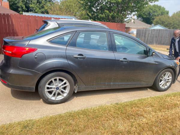 2016 Ford Focus SE 1