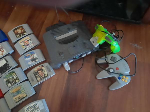 Nintendo 64 with controllers and a bundle of games - $150 (Pinson)63471122870787121