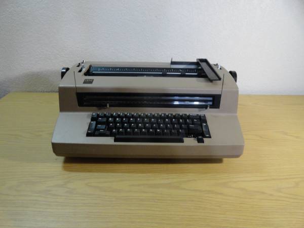 IBM Selectric III Typewriter 1