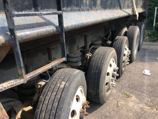 DUMP TRUCK 2007 STERLING QUINT - $40,000 (Robbinsdale)63481372921603123