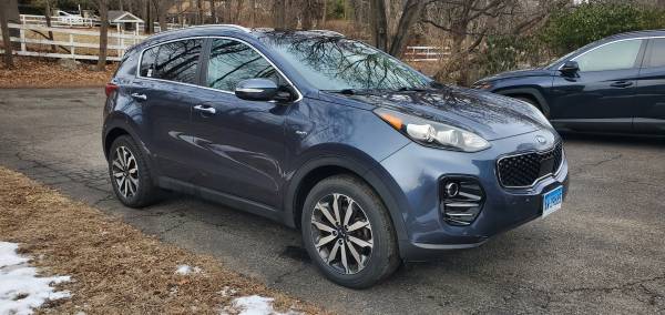 2017 KIA Sportage ex 102000 mi. 10,500.00 OBO - $10,400 (Norwalk)63615091096321122