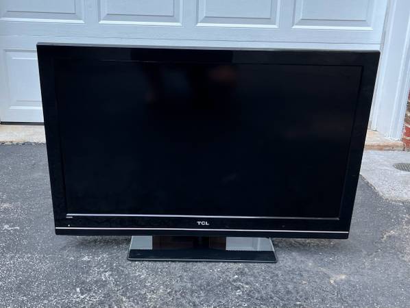 40” TCL Flat Screen Television 1