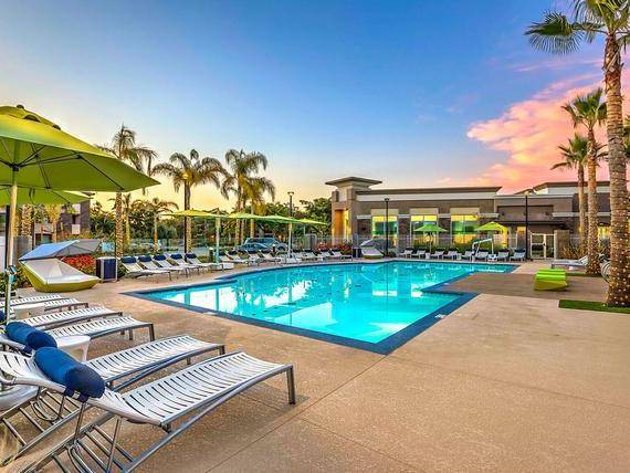 $2,699 / 1br - 803ft2 - Tranquil Fountain in the Outdoor Lounge, Yoga/spinning room (Riverpark)63800253870209124