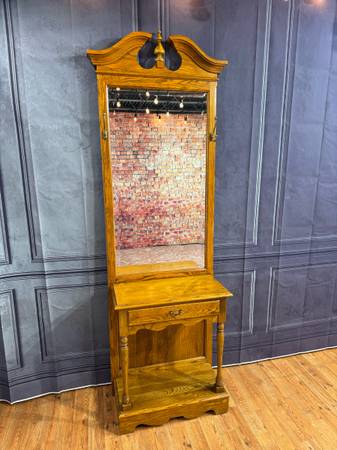 Broyhill Hall Tree - Free Delivery 1