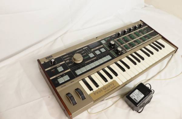 ジャンク KORG microKORG Junk】KORG microKORG シンセサイザー 37鍵 ケース付き - メルカリ