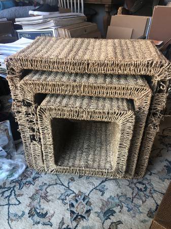 Wicker-type nesting shelves. 1