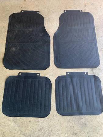 *GREAT CONDITION" -Four (4)  Rubber Matts (cargo net & matt) 1