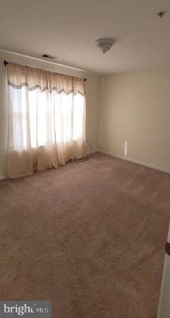 Great Room $850 for RENT - Great location 1