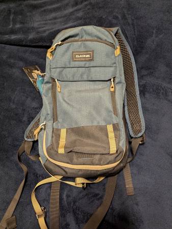 Dakine Syncline hydration pack - new with tags 35% off 1