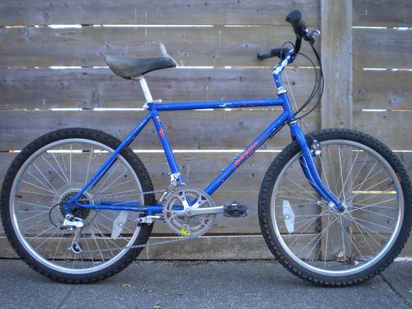Vintage Specialized Rock Hopper 24" Wheel Size 1