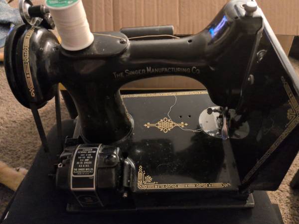 Featherweight sewing machine 1