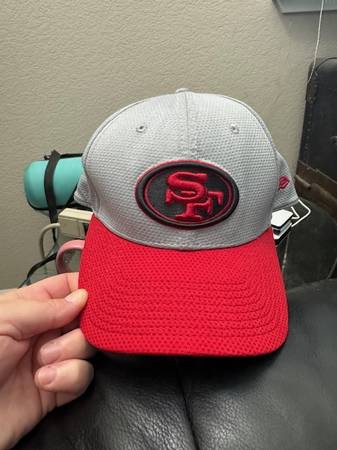 San Francisco 49ers 39THIRTY M/L New Era Gray And red Hat Cap New!!! 1