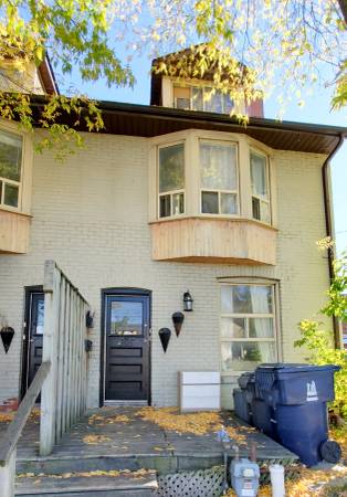 3 bedroom Upper $3300 with Laundry Inclusive 1