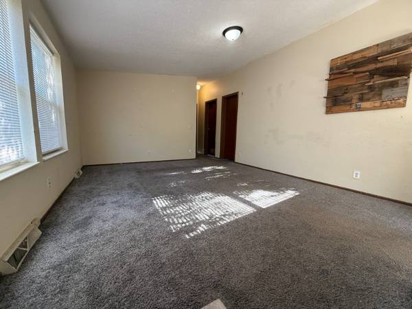 $1522.00 / 3br - 1344ft2 - Charming Corner-Lot Home on a Quiet Street63926728331906120