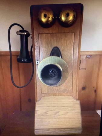 25Classic Oak Case crank wall phone 1