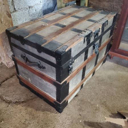 Antique Trunk 1