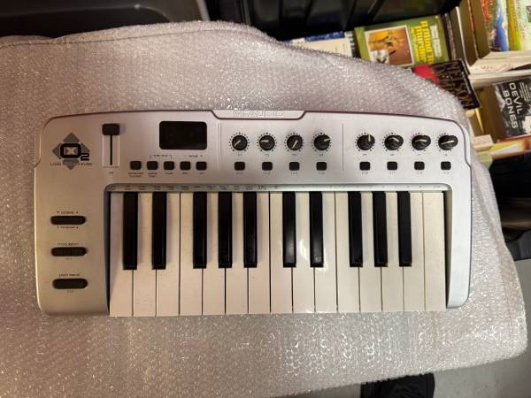 M-Audio O2 USB MIDI Controller 1