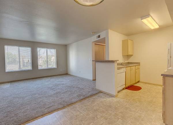 $1,731 / 4br - 1268ft2 - Walk-In Closet in Master Bedroom, Cable Ready, Playground (9315 Chapel Hill Blvd, Pasco, WA)63697245836673120