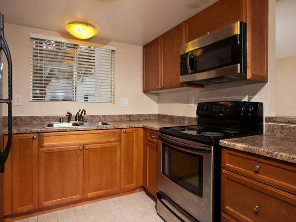 $3,295 / 3br - Large 3 Bedroom/ 2 Bath - FREE MONTH NOW - Gated Controlled Entry (La Mesa)64037046231682121
