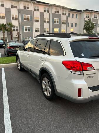 Subaru Outback 2013 premium - sin concesionario - $8,000 (Wesley Chapel)63443406820611123