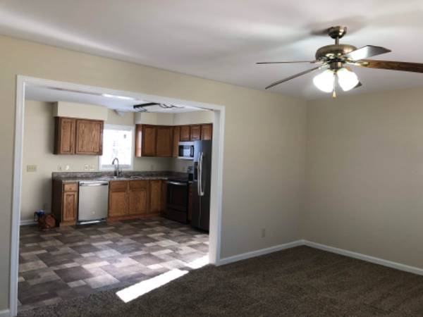 $1400.00 / 3br - 1465ft2 - 3 Bedroom, 1 & 1/2 Bath Town house64018297821186124